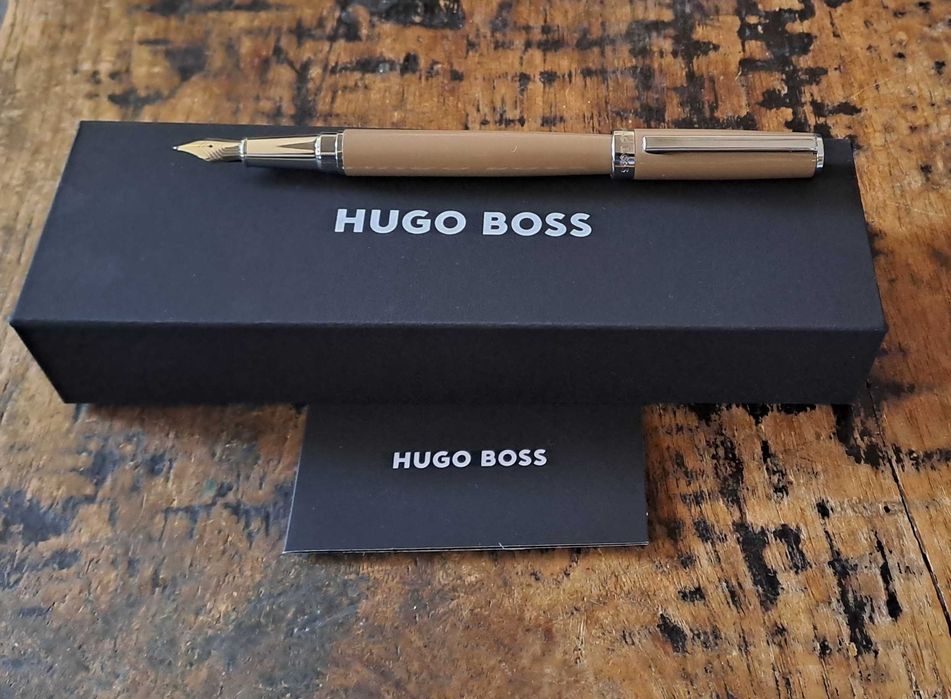 писалка HUGO BOSS Gear Camel метал с гланцов лак с цвят камила