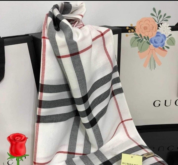 Esarfa Burbbery,logo brodat, model unisex, saculet, etichetă