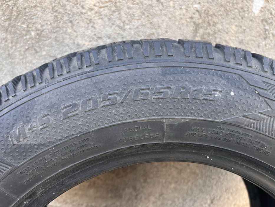 Зимние шины205/ 65 R15