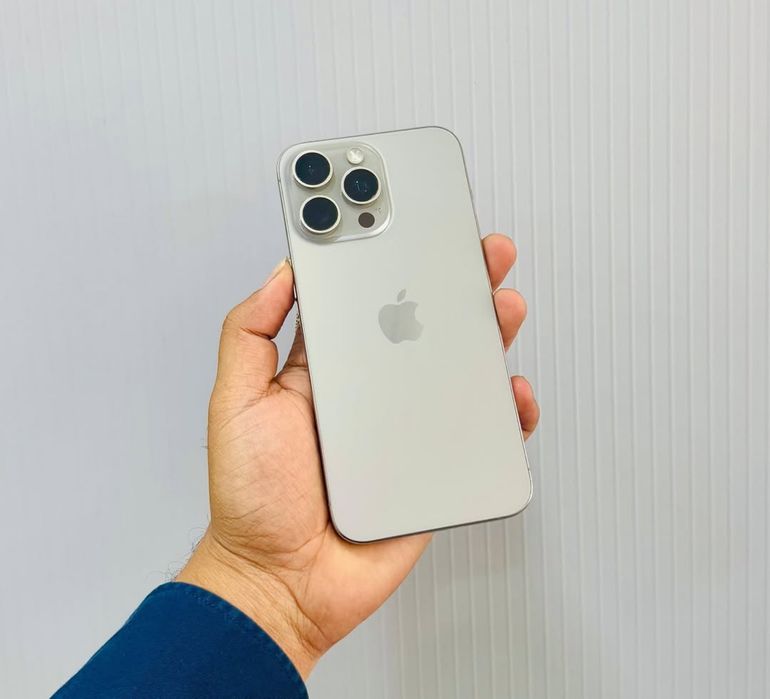 15 Pro Max Natural titanium 256 gb 100%