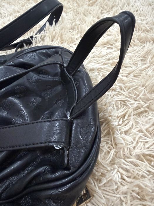 Дамска раница на Guess