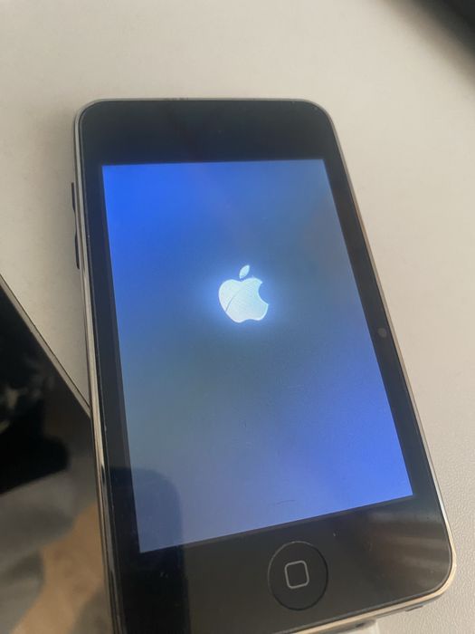 4 броя Iphone + ipod