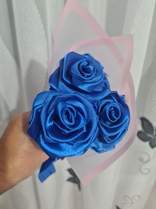 Вечни сатенени рози