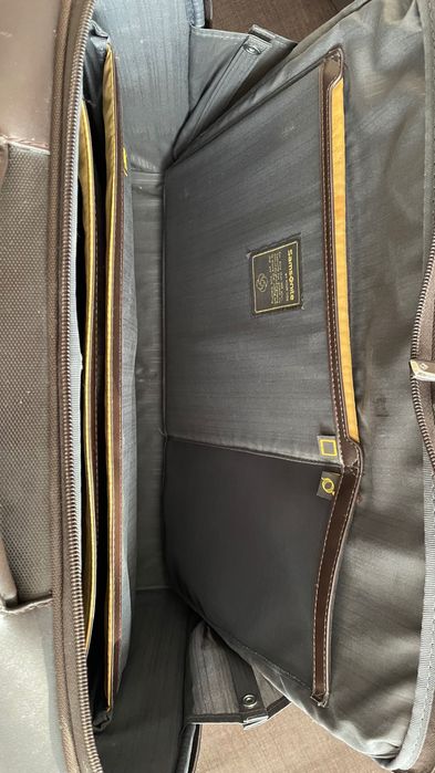 Малък кожен куфар на колелца Samsonite