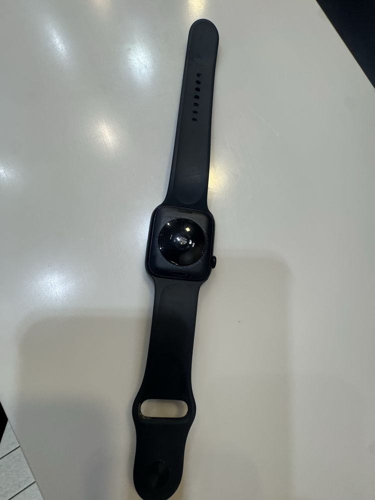 Продавам Apple watch se 45mm 2022