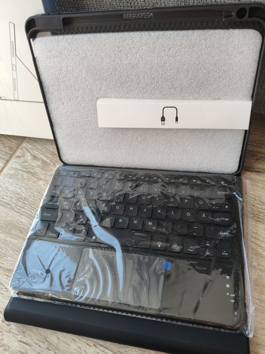 Vobafe Husă cu tastatură detașabilă pentru iPad Air 11 inch – Neagră