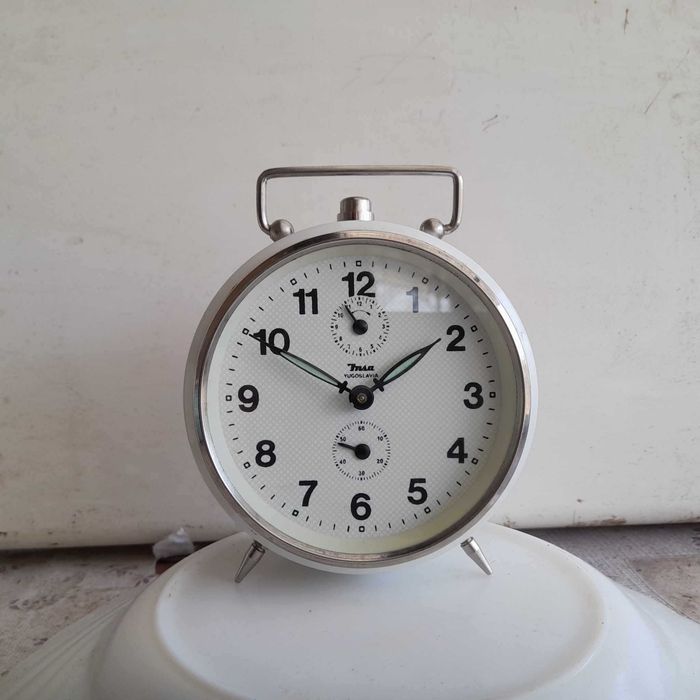 Ceas de masa desteptator - mecanic JNSA fabricat in Yugoslavia.