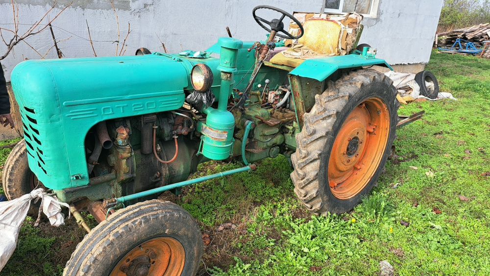 Продавам Дт 20 с инвентар