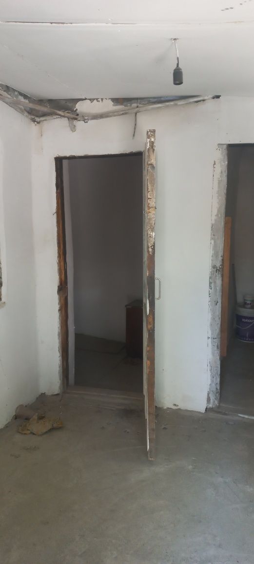 Surochni sotamiz Vagzal bozorchasi oldida