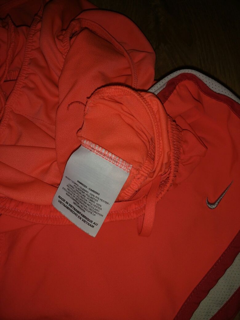 Pantaloni scurți de damă Nike Dri Fit mărimea M