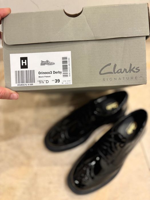 Нови Clarks лачени обувки