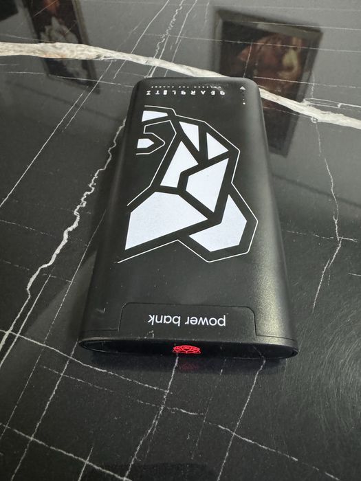 Afacere la cheie: retea statii de incarcare telefoane