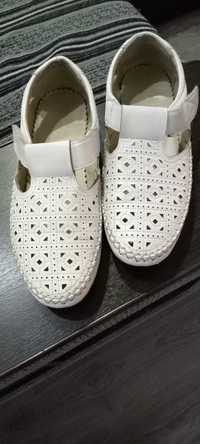 Белые женские туфли. 37 размер