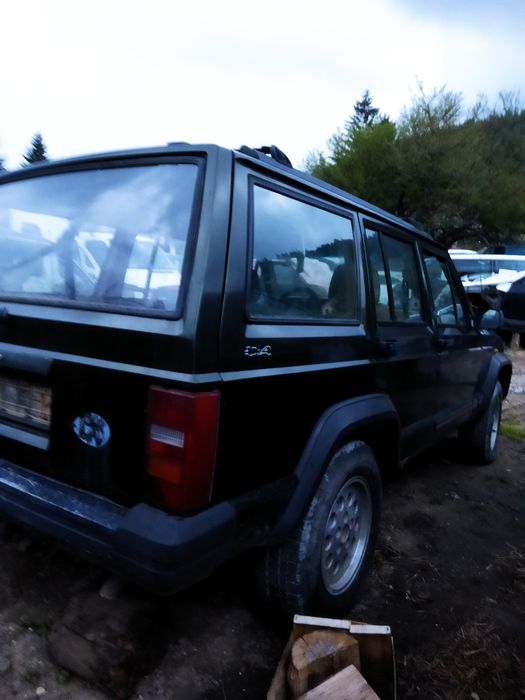 Джеп чероки 2.5  дизел на части 90 год