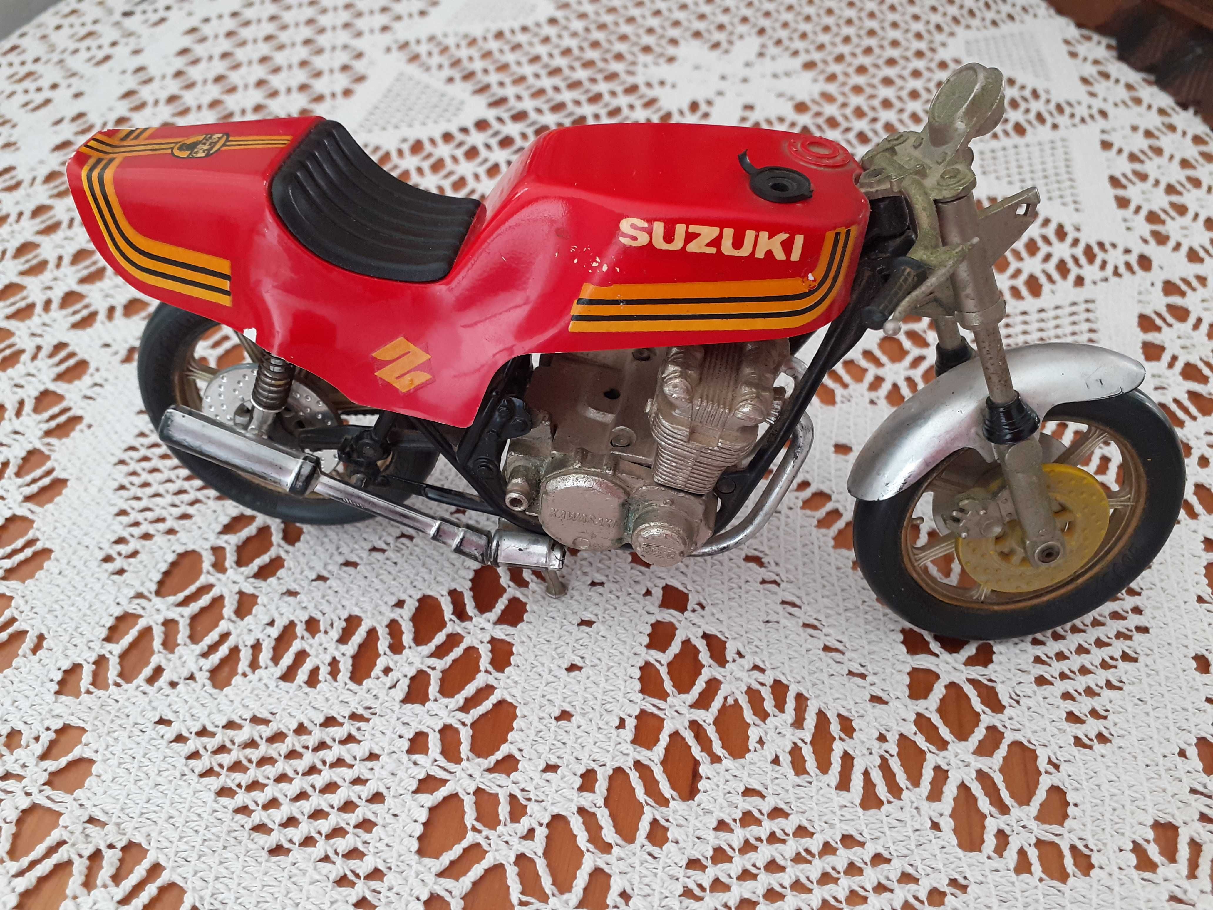 Motocicleta Suzuki vintage jucarie produsa in Spania