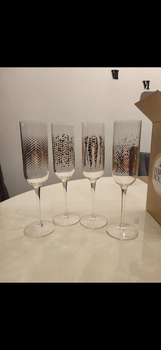 Set de pahare de sampanie de sticla placate cu aur de 17,7 K