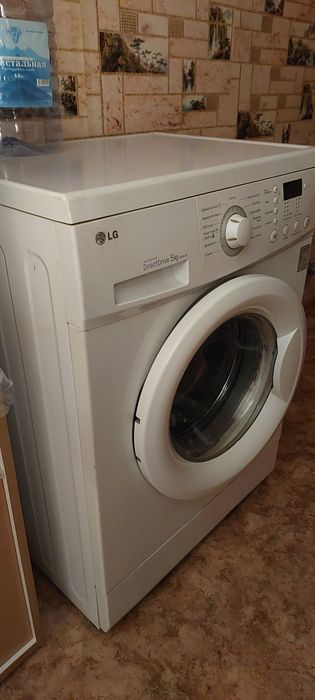 Продаю  машинку стиральную