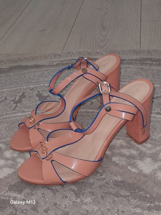 Hammasi 50 mingdan. Все по 50 тысяч.