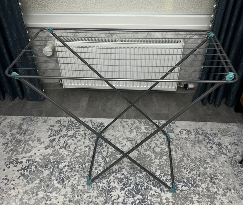 Сушилка для белья, без ушек, много места не занимает,, очень удобная