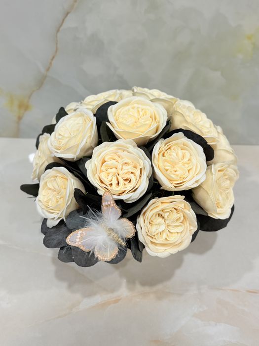 Кашпи с мъх, сапунени и сушени цветя