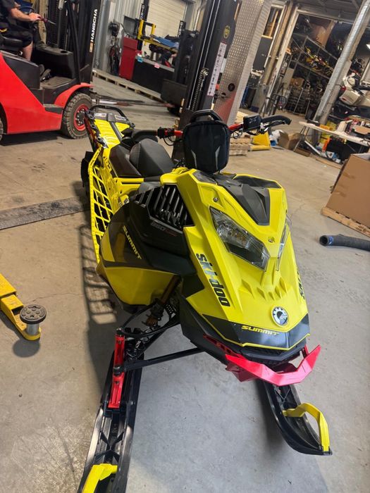 Snowmobil Ski doo summit 850 2021