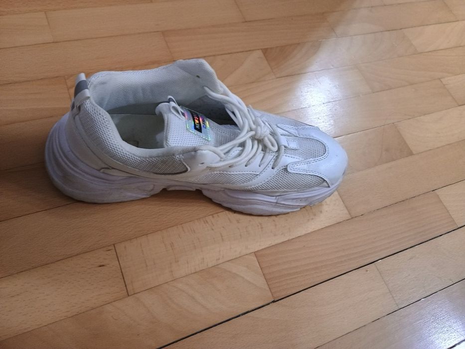 Спортни маратонки