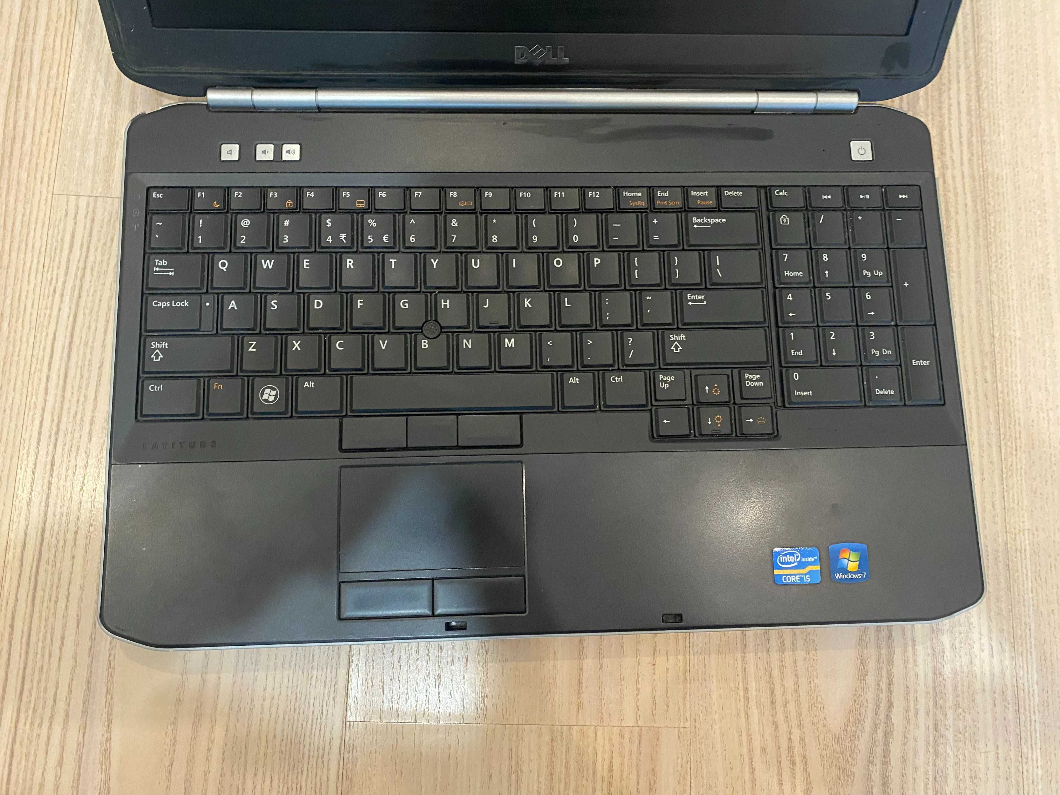 Лаптоп Latitude E5520 с Монитор