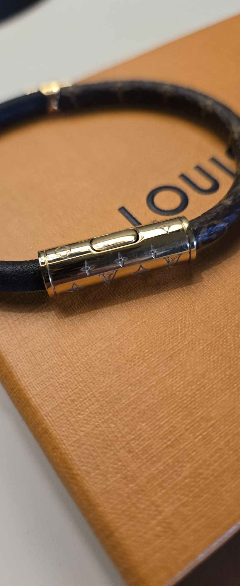 Louis vuitton оригинална гривна
