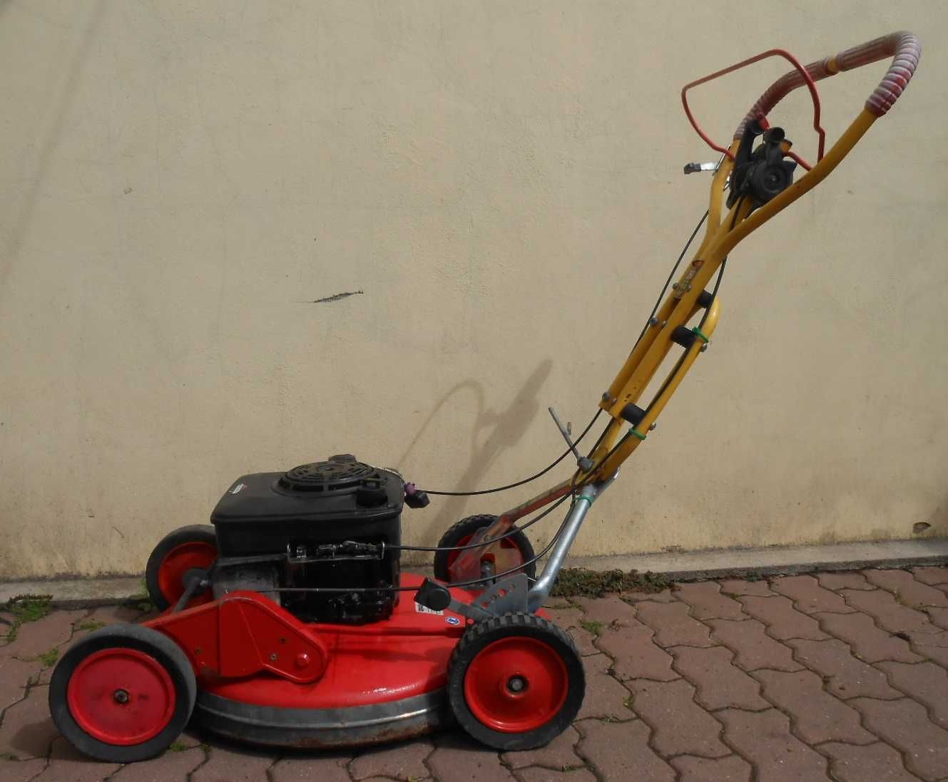 Masina tuns gazon AUTOTRACTIUNE benzina BRIGGS & STRATTON