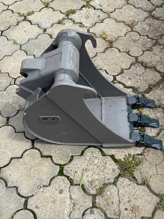 Vand doua cupe de miniexcavator ca noi de 25cm si 40cm