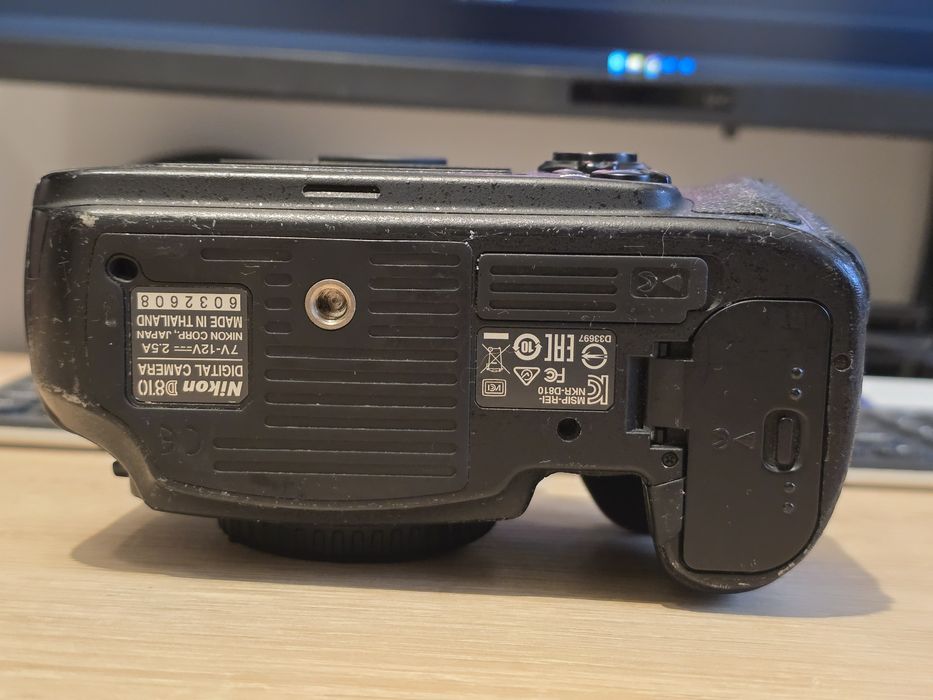 Nikon D810 + 2 acumulatori + 2x64Gb  card SD+Cf