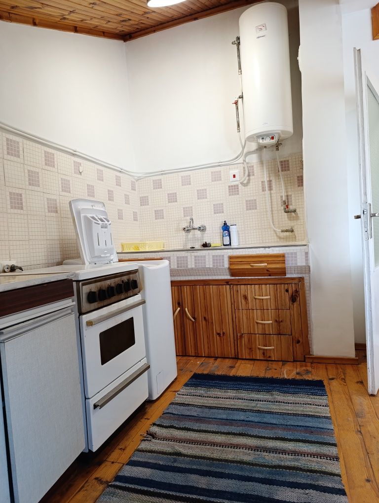 Дава се под наем Двустаен апартамент в Шумен, Център - 45 кв.м за 204 € - Снимка #3