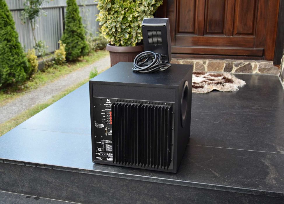 Subwoofer activ Logitech Z5500, sistem de amplificare 5.1