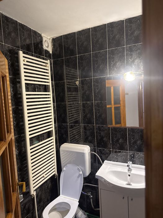 Inchiriez apartament zona miorita liceul Karpen