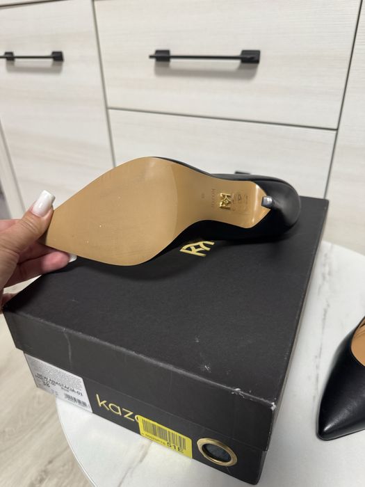 Pantofi din piele naturala Kazar