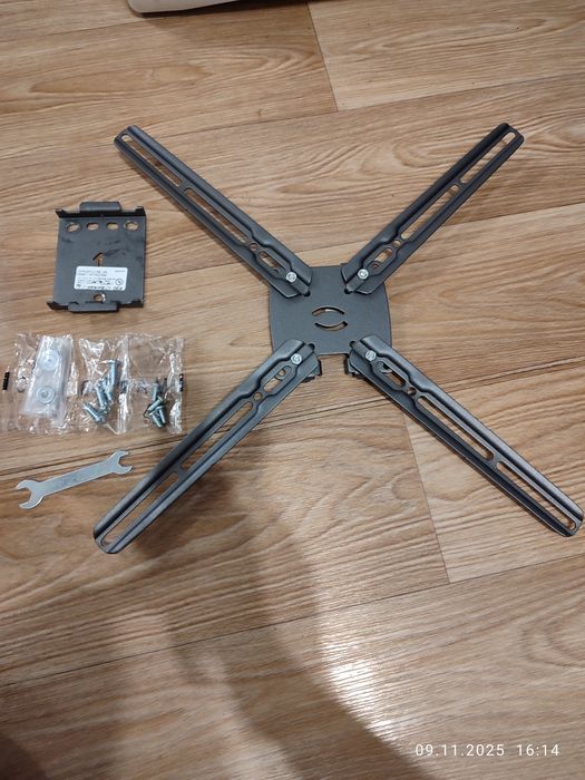 Кранштейн для телевизора, универсальный.