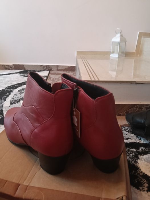 Vând ghete cu toc pentru doamne learher!