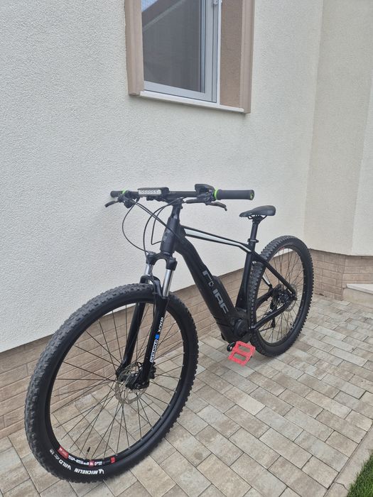 Vand bicicleta cube electrica pentru PIESE.