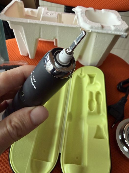 Електрическа четка за зъби Philips Sonicare Diamondclean 9000