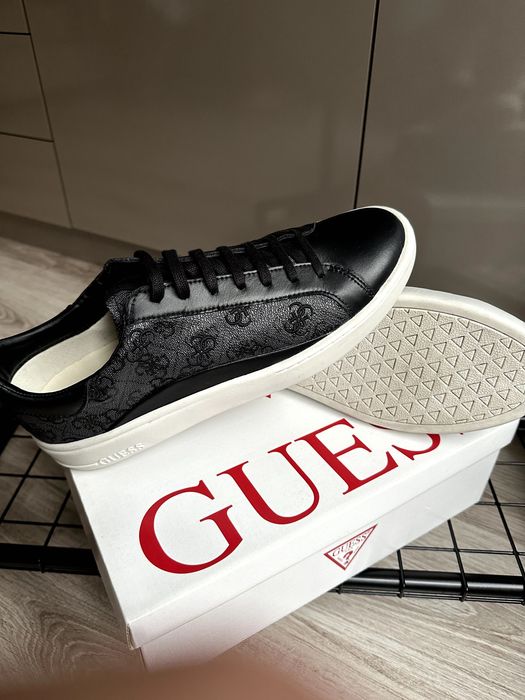 Чисто Нови Обувки - GUESS