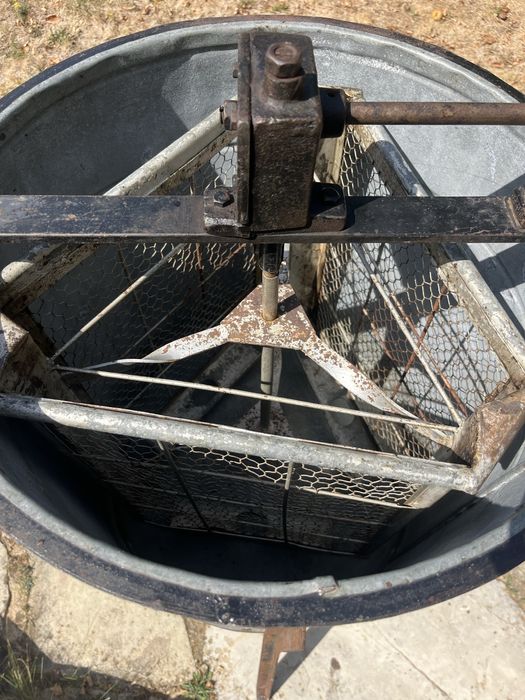 Центрофуга за мед