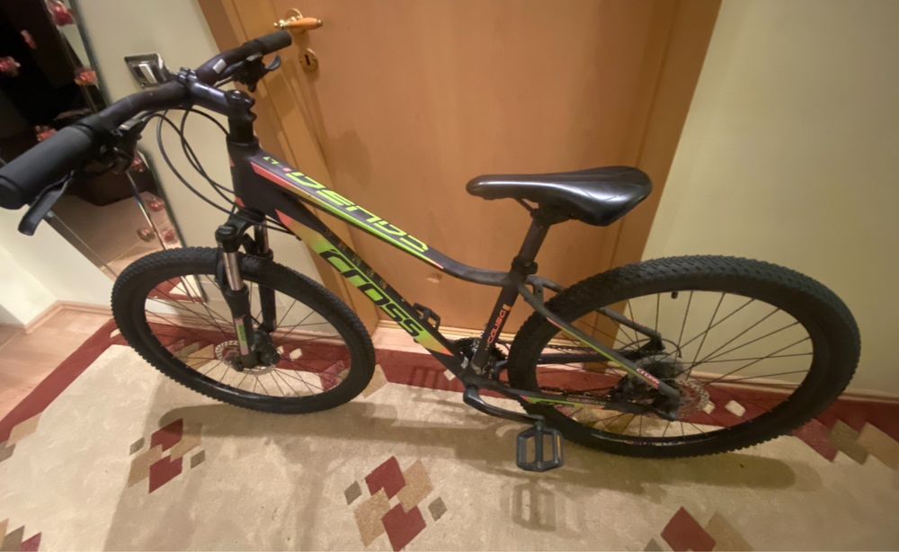 Vând bicicletă foarte putin utilizată.