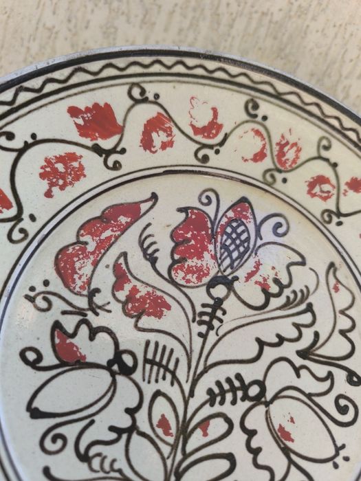 Farfurie tradițională ceramică Korond – artizanat transilvănean, picta