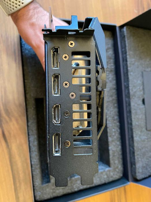ASUS 5700 ROG Strix