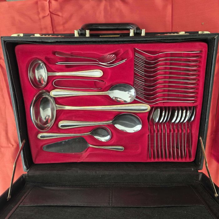 Комплект прибори за хранене в куфарче