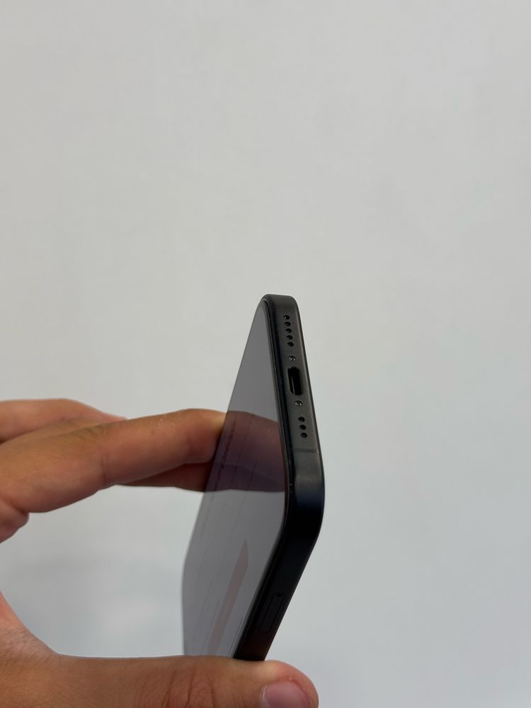 Продавам iPhone 16 на 20 цикъла