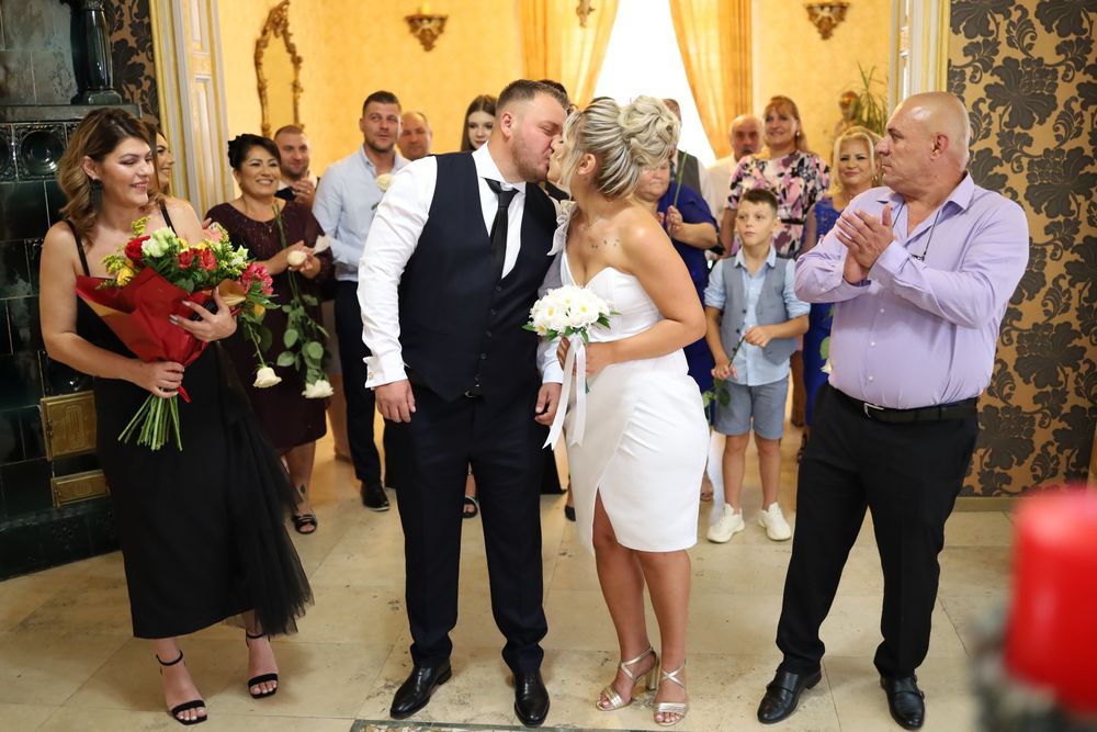 Fotograf cununie 350 lei botez 350 lei