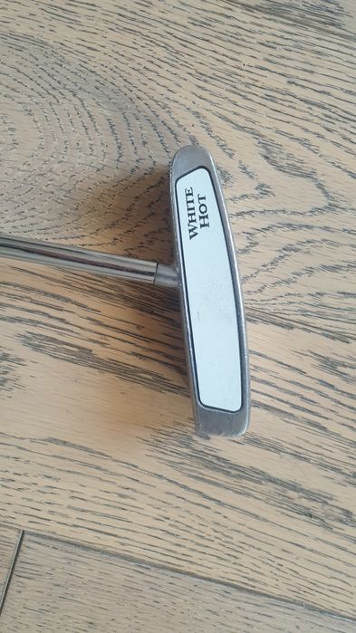 Продавам голф стик (пътър / putter) Odyssey WHITE HOT