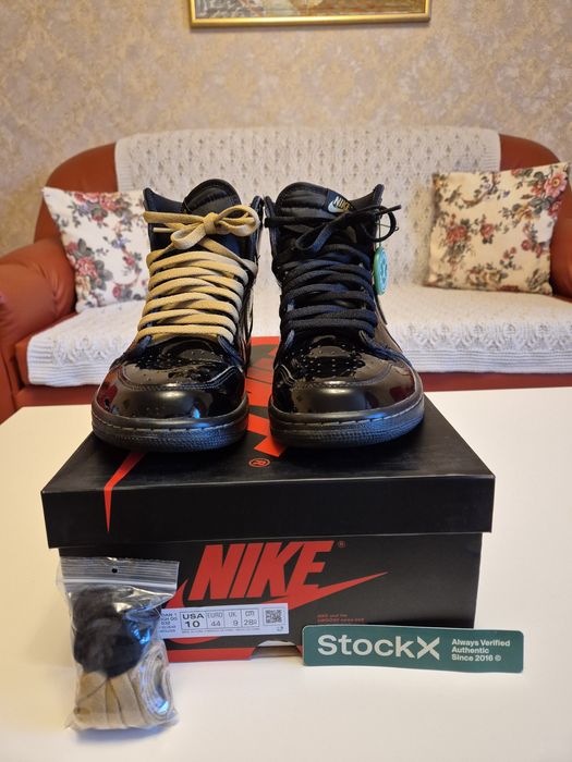 Air Jordan 1 Black Metallic Gold in stare noua, marimea 44