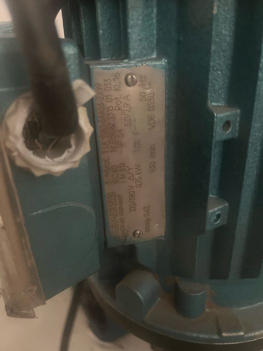 Motor trifazic cu reductor